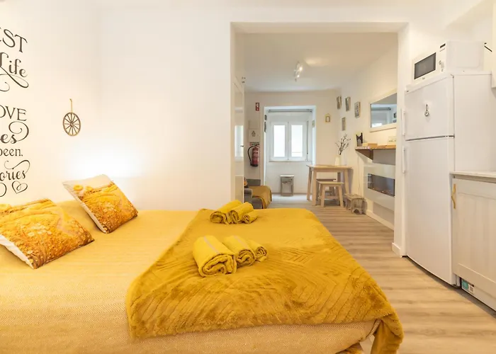 Downtown Amalia * Lisbon